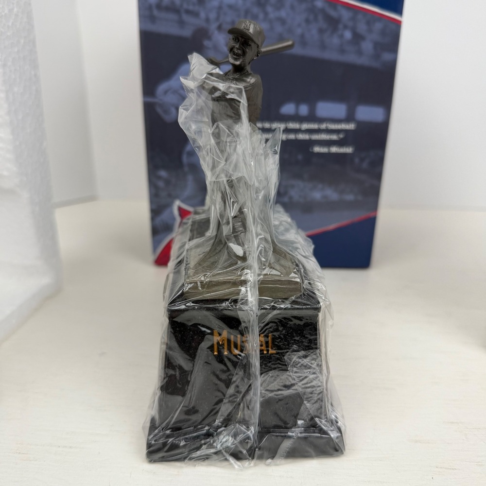 St Louis Cardinals Stan Musial The Man Replica Statue Edward Jones SGA Figurine - Picture 12 of 12